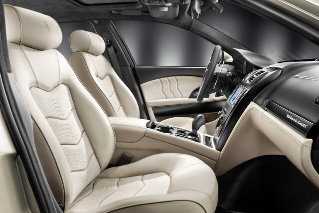 File:Maserati-Quattroporte-Awards-Edition-2.jpg