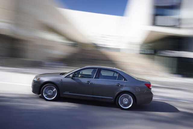 File:2011lincolnmkzhybrid004.jpg