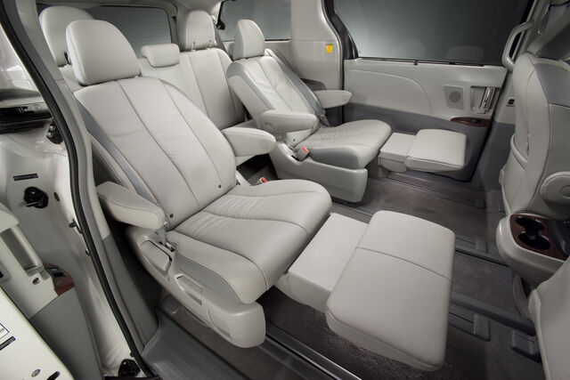 File:2011toyotasienna stock 071.jpg