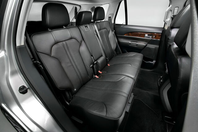 File:2011-Lincoln-MKX-67.jpg