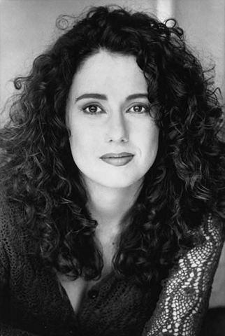 File:Julianne Buescher.png