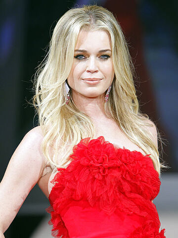 Datei:Rebecca Romijn.jpg