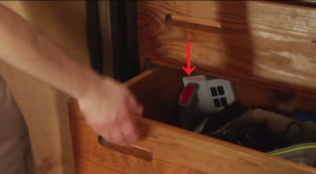 File:AVGN's NES Satellite.png