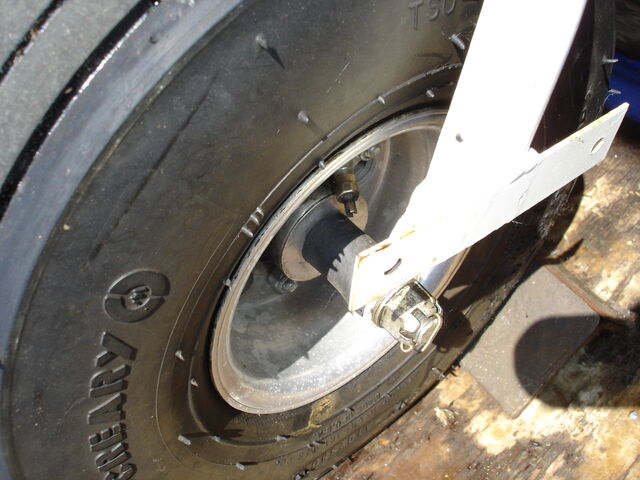 File:Nosewheel2.jpg