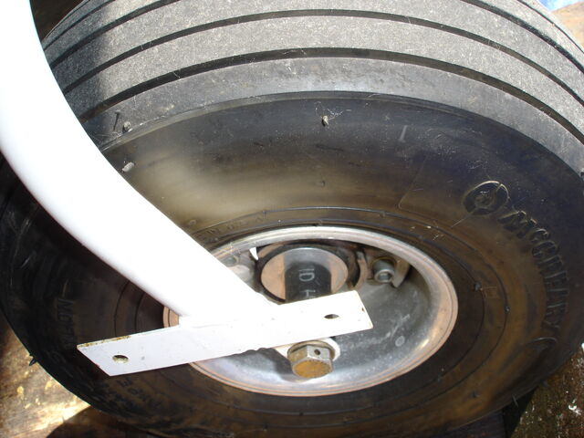 File:Nosewheel1.jpg