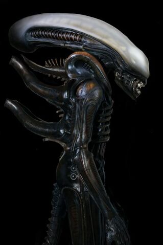 File:ReplicaAlienstatue.jpg