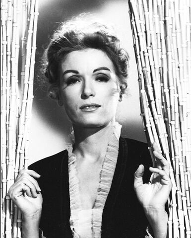 File:Lilyan-Chauvin-03.jpg