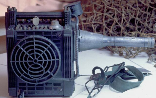 File:Tracking device.jpg