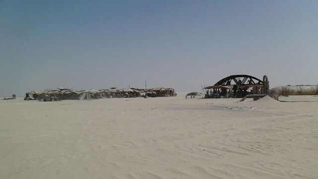 File:Star-Wars-Epsiode-VII-set-photos-in-Abu-Dhabi (6).jpg