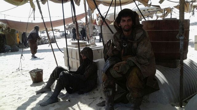 File:Star-Wars-Epsiode-VII-set-photos-in-Abu-Dhabi (2).jpg