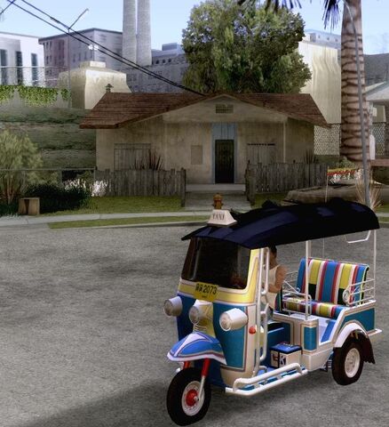 Archivo:Tuk tukWC.jpg
