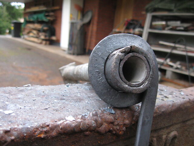 File:Forging washers rims - method 1 - 03.jpg