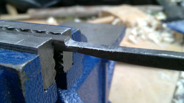 File:Attaching the bar to the cone - 01.jpg
