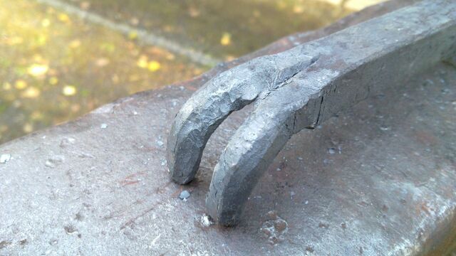 File:Forging the claw - method 3 - 10.jpg