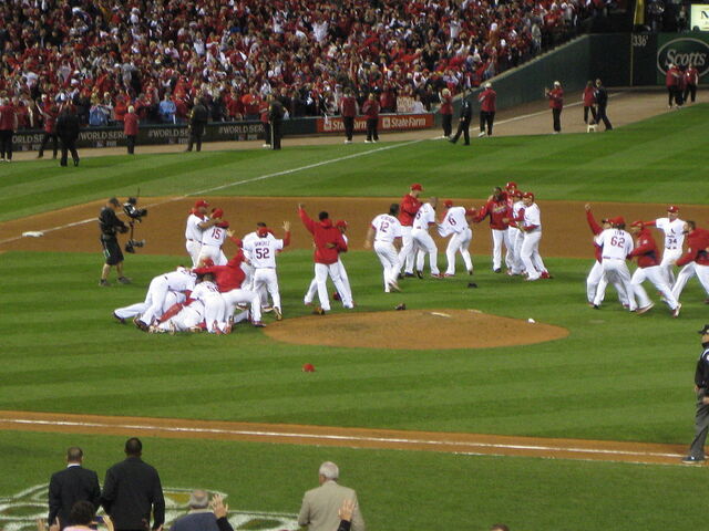 File:World Series 2011 Cardinals Victory Pile.jpg