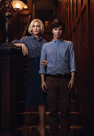 File:Bates Motel S2 Norman and Norma.jpg