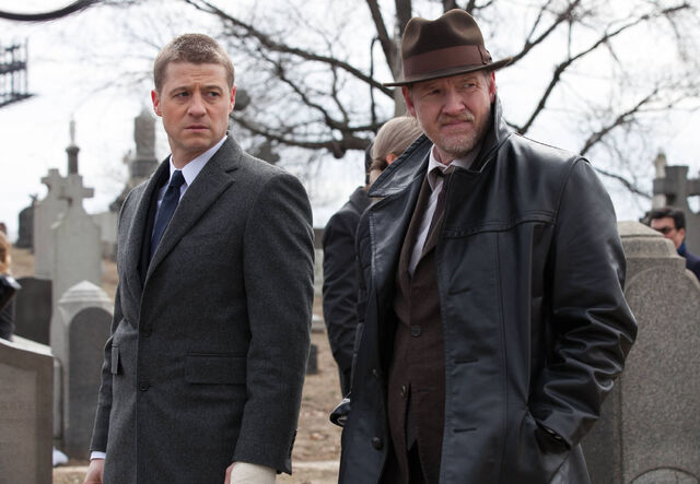 File:Gordon and Bullock Gotham.jpg