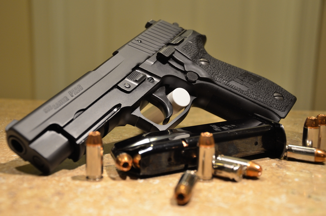 File:SIGSauerP226.png