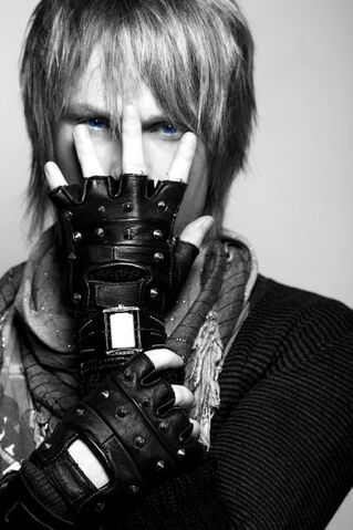 File:Blue-Eyed Glove.jpg