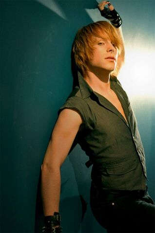 File:202px-ST4LK3R Press Shot.jpg