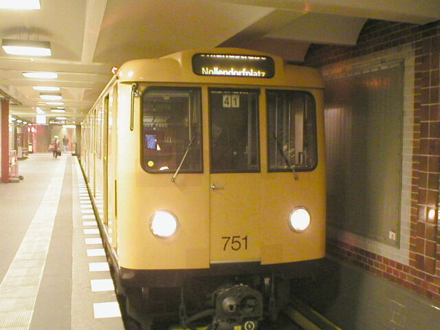 Datei:Berlin U-Bahn Train A3L82.jpg