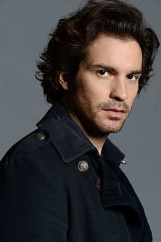 File:Santiago Cabrera.jpg