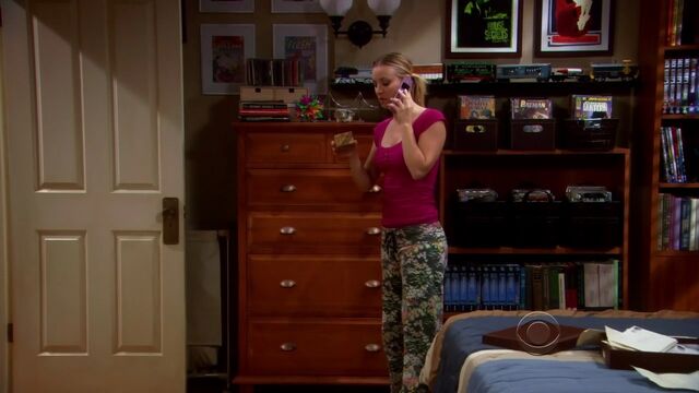 File:S02E17 - penny finds the box.jpg