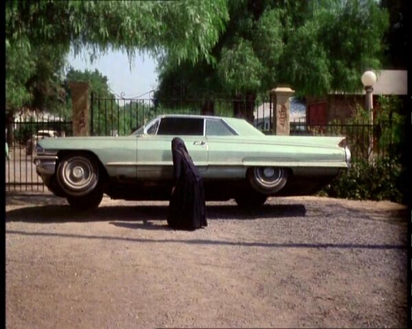 File:Caddy lift.jpg