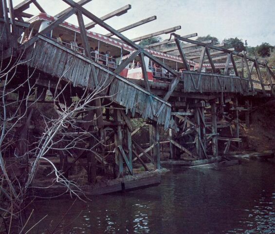File:Collapsingbridge1.jpg