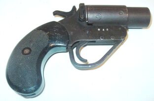 Royal-air-force-flare-gun-1-
