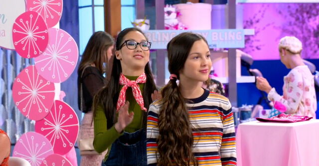File:Beautiful Frankie approaches Paige.jpg