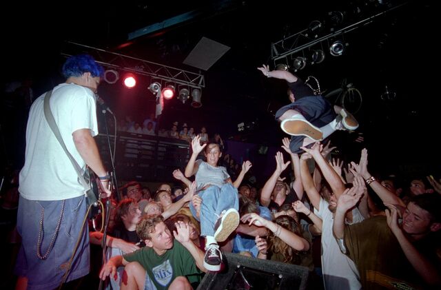 File:Blink-182 at the Showcase Theater in Corona July 18,1995-2.jpg