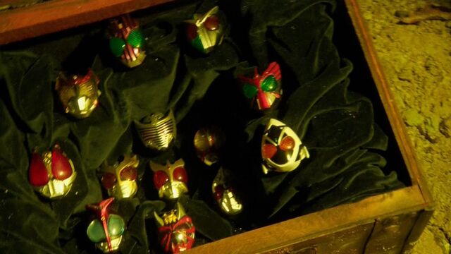 File:13 Heisei Rider Rings.jpg