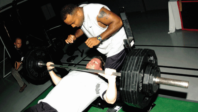 File:Bench press.gif