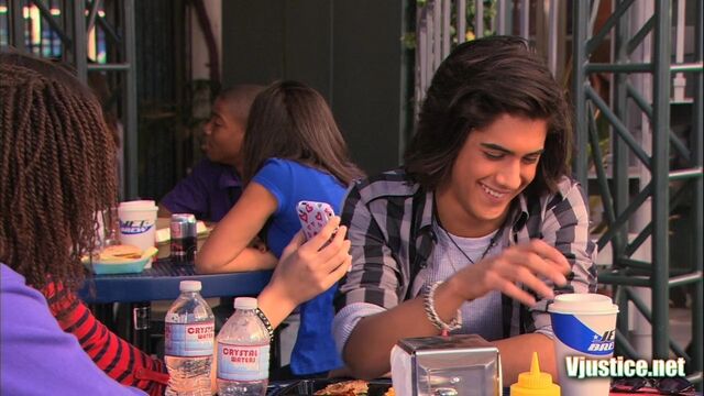 File:Beck-Tori-1x05-beck-and-tori-12247332-1280-720.jpg