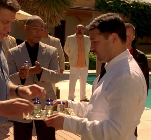 File:Waiter - Salud.png