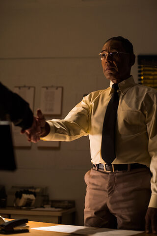 File:Better-call-saul-episode-308-gus-esposito-658.jpg