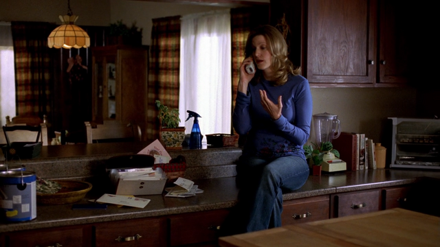Archivo:1x01 - Pilot 93.png