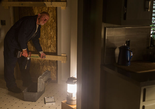File:Better-call-saul-episode-304-mike-banks-935.jpg