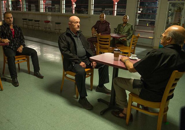File:Better-call-saul-episode-206-mike-banks-2-935.jpg