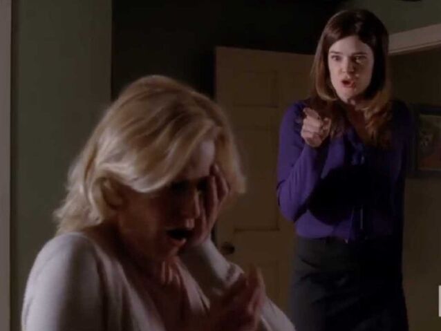 File:Marie-slaps-skyler-breaking-bad.jpg