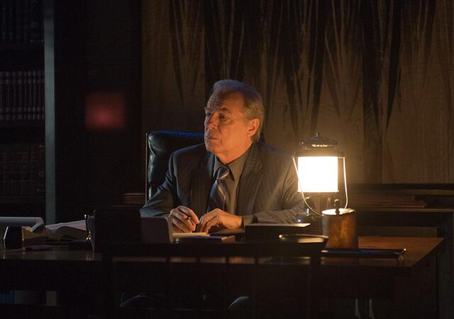 File:Better-call-saul-episode-205-chuck-mckean-3-935.jpg