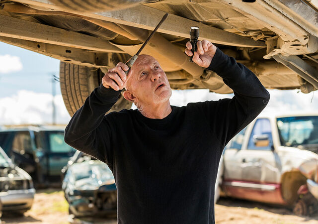 File:Better-call-saul-episode-301-mike-banks-3-935.jpg