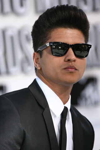 File:1146 bruno-mars-091210.jpeg