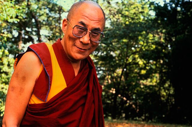 File:Dalailama.jpg