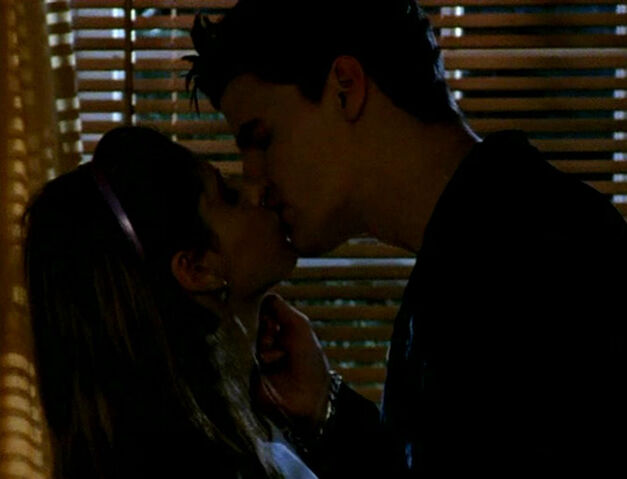 File:BuffyAngelFirstKiss.jpg