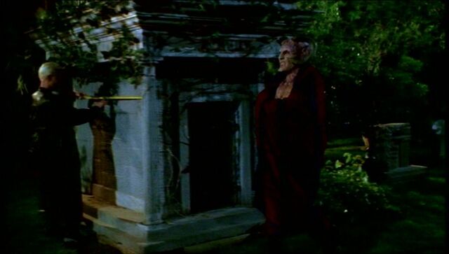Fichier:Cimetière de Sunnydale 4.jpg