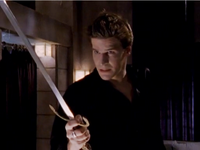 Angelus brandissant l'épée.png