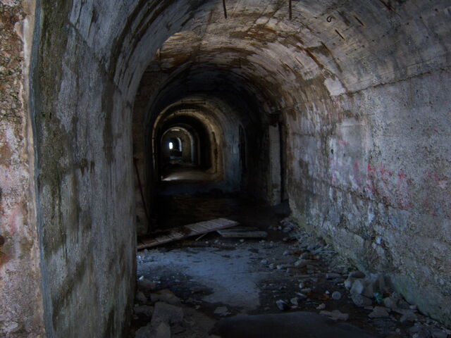檔案:Interno galleria anteriore Chaberton.jpg