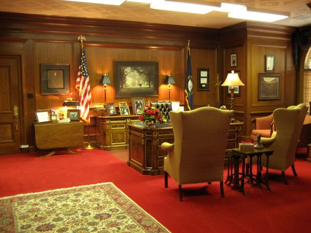 檔案:Gov of ky office.jpg